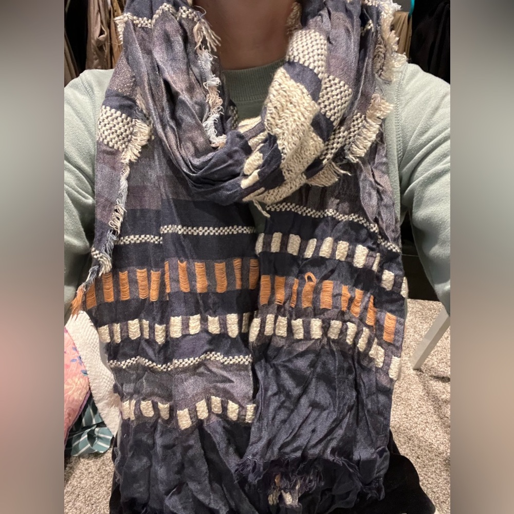 Universal Thread Scarf